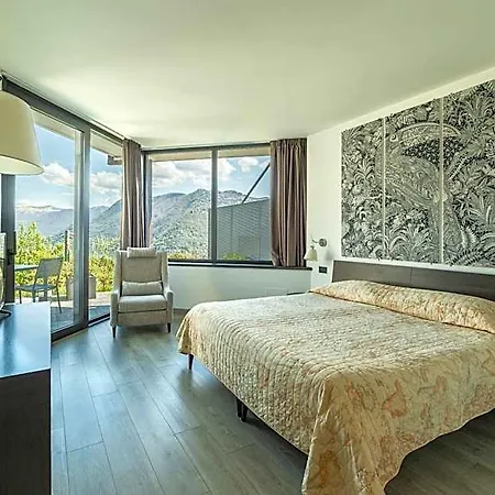 Vista 4* 코모