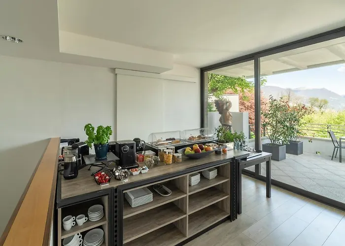 לינה וארוחת בוקר Vista 4*